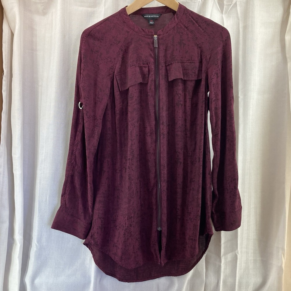 Rock & Republic Women's Burgundy Long Sleeve Roll‎ Tab XS Full Zip Blouse Top
